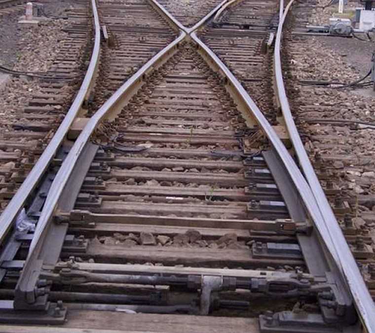 Railway Symmetric Track Switch